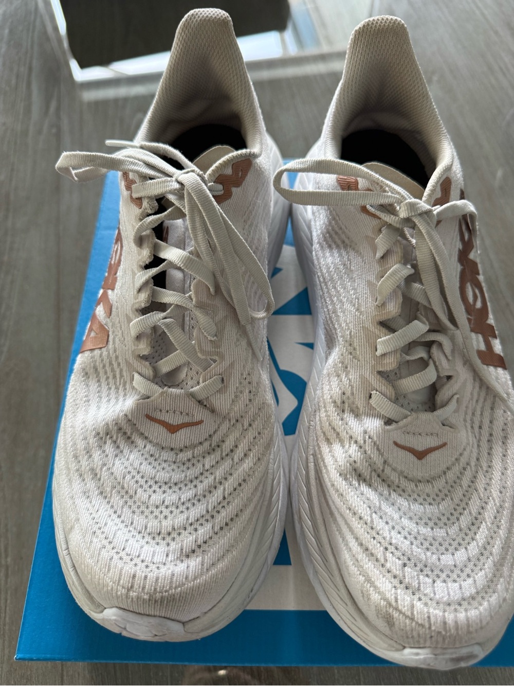 Used HOKA Men’s White Lightweight Mach 5 Running sneaker shoes - size 9